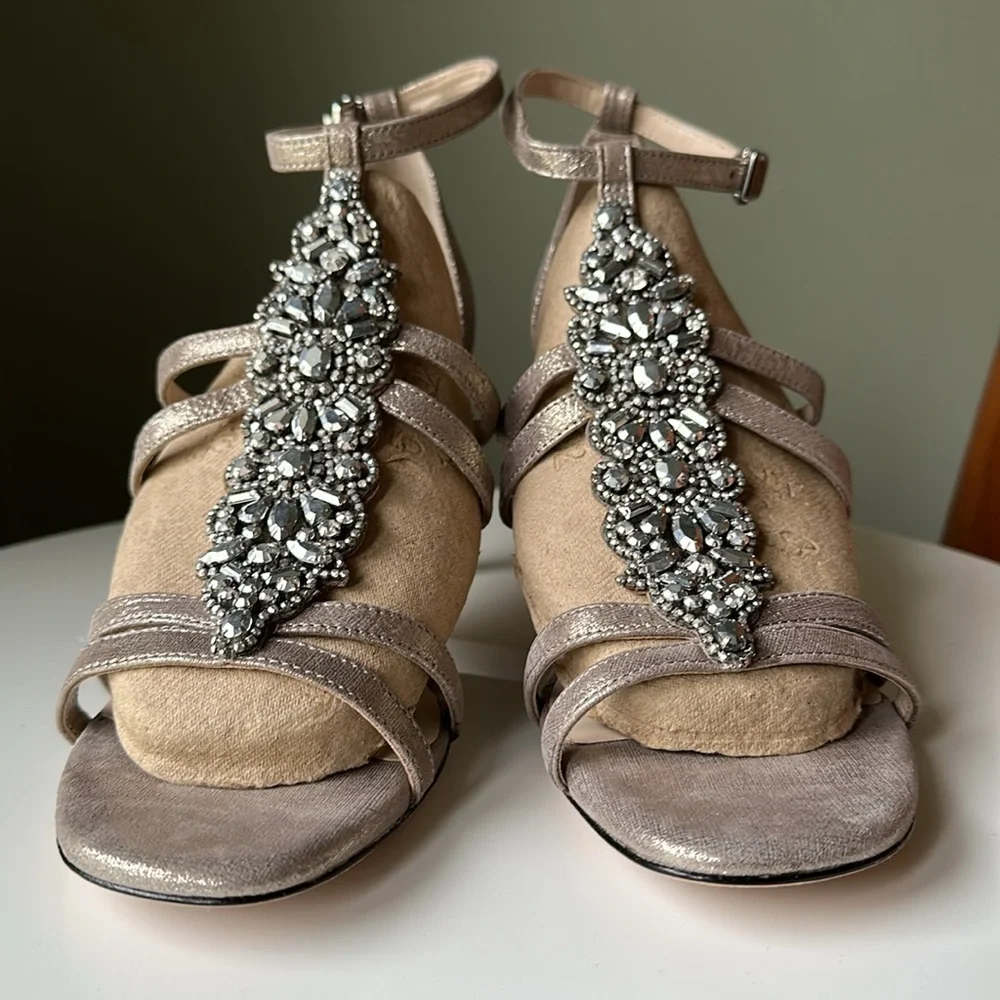 Antonio Melani Laoise Tstrap Metallic Leather Jewel Embellished Dress Sandal EUC